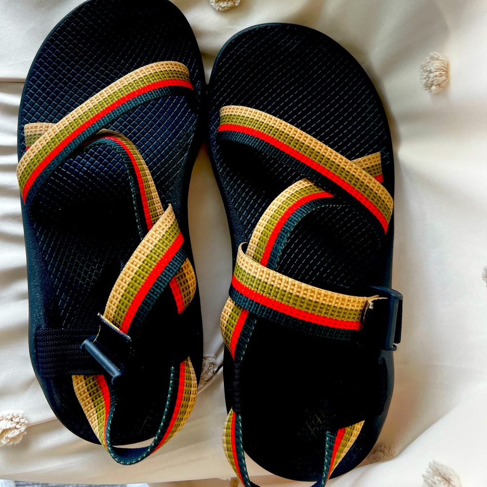 size 9, hardly worn men’s chacos